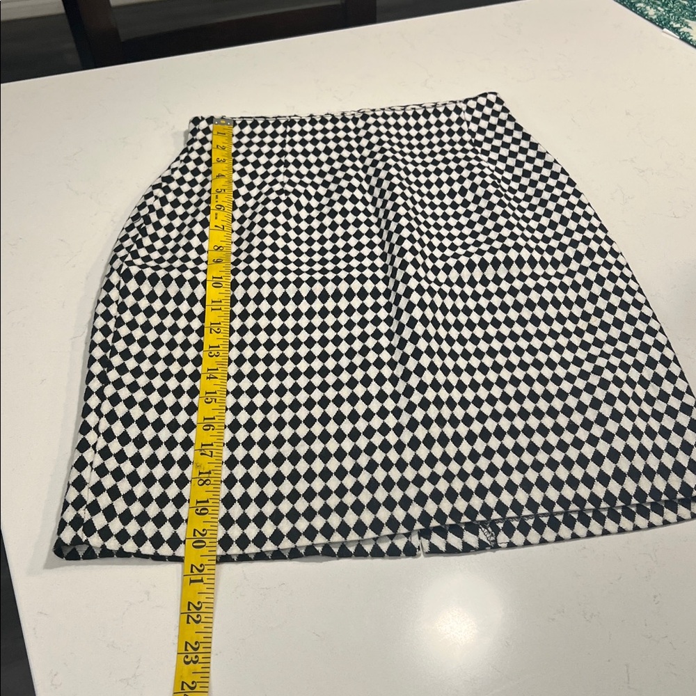 Forenza Black and White Diamond Pattern Mini Skirt size 6 - Picture 2 of 9